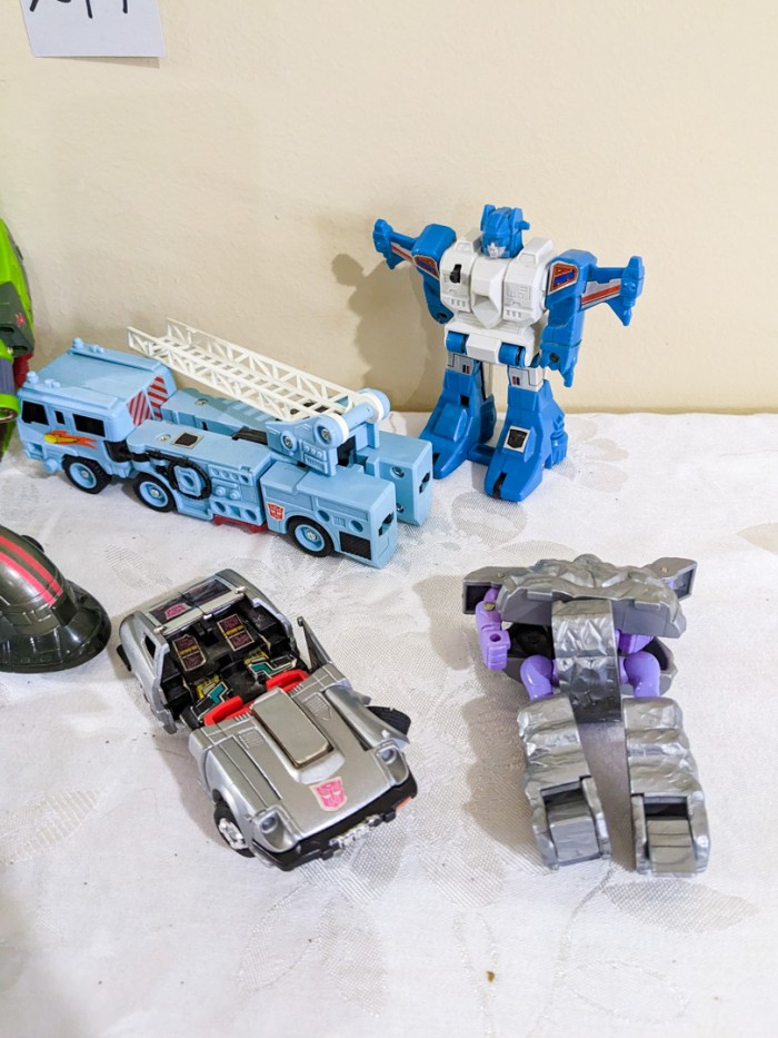 297. Transformer Vehicles + Figures - Image 4