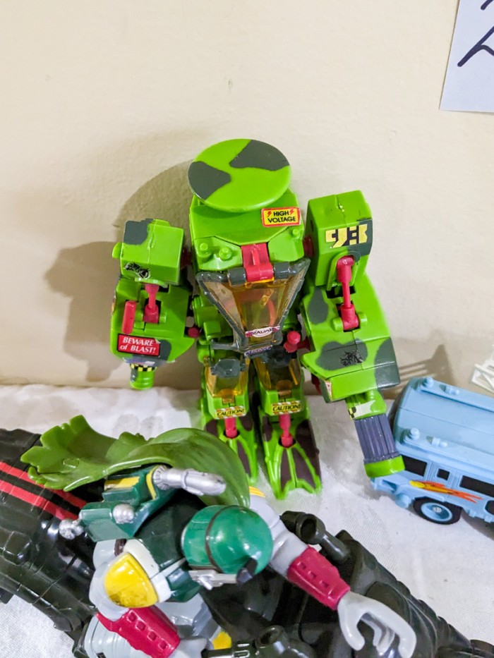 297. Transformer Vehicles + Figures - Image 3