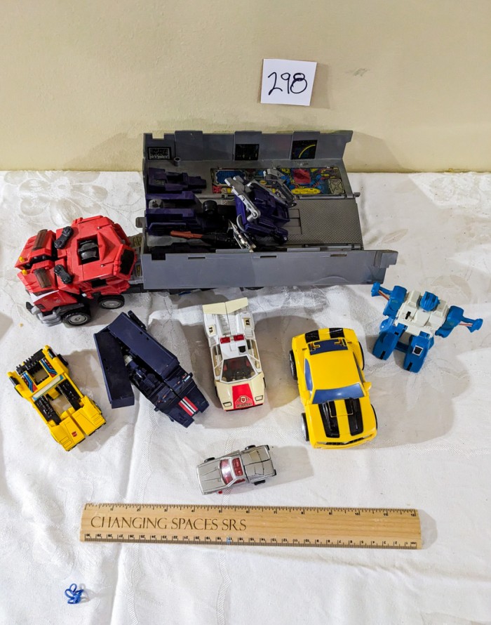 298. Transformer Vehicles + Figures - Image 3