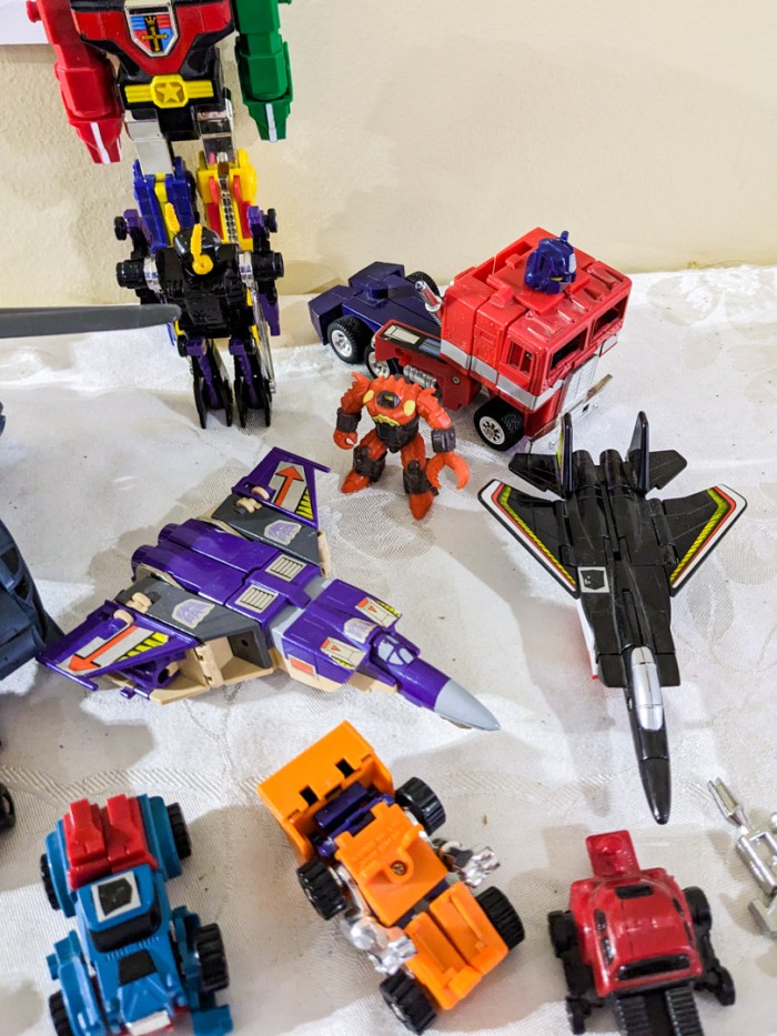 300. Transformer Vehicles + Figures - Image 6