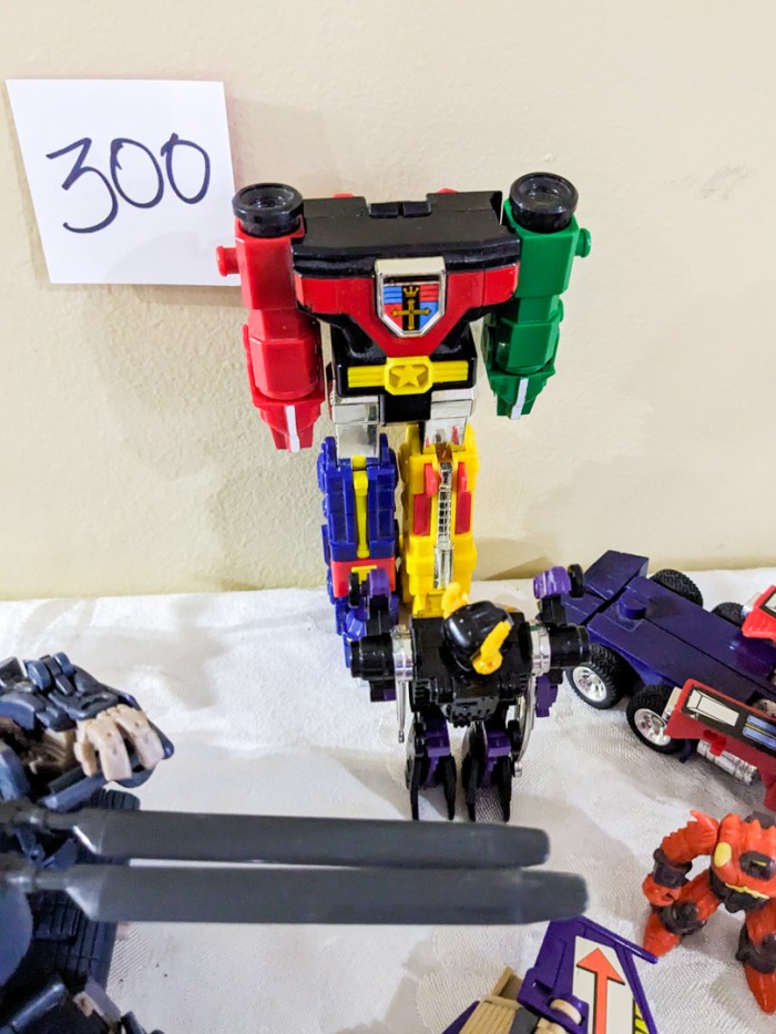 300. Transformer Vehicles + Figures - Image 5