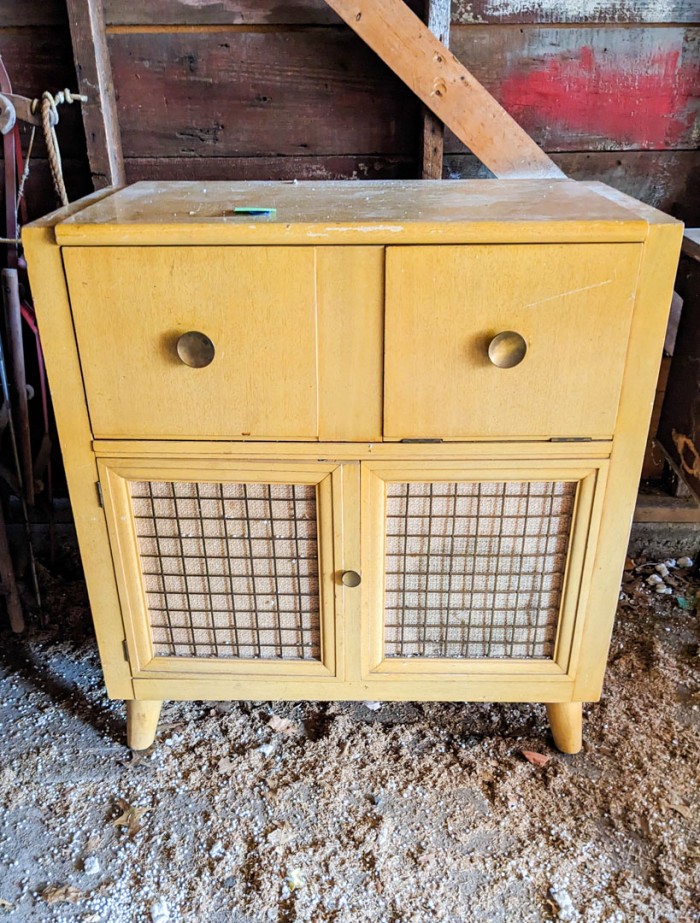 100. Project Lot - Cabinet w/ Silvertone Radio + Record Player - Image 5