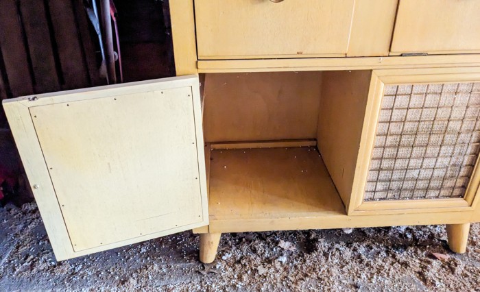 100. Project Lot - Cabinet w/ Silvertone Radio + Record Player - Image 4