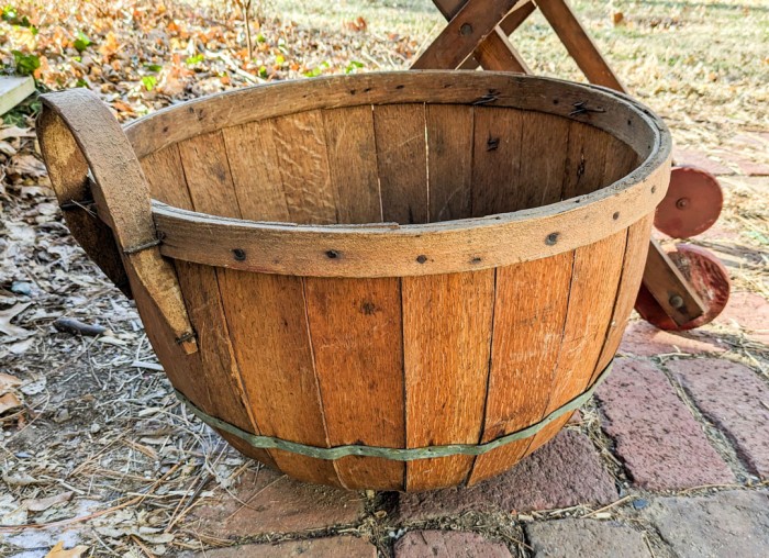 101. Project Lot - (2) Vintage Picnic Baskets, Bushel Basket + Folding Cart - Image 2