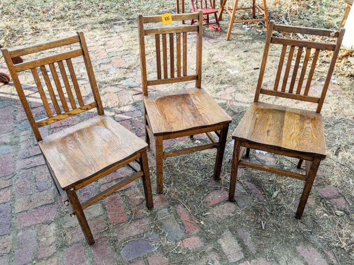 106. Project Lot - (3) Chairs - Image 2