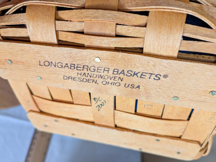 6. (2) Longaberger Baskets w/ Lids - Image 9