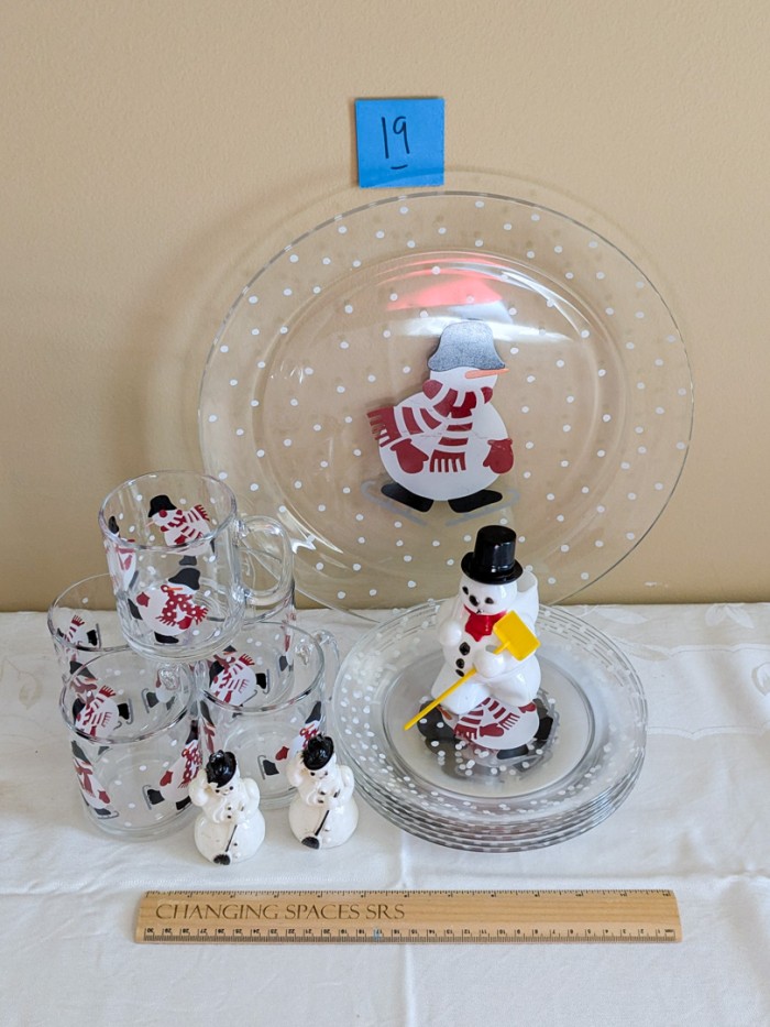 19. Snowman Platter, (6) Plates, (5) Mugs + (3) Vintage Snowman - Image 6