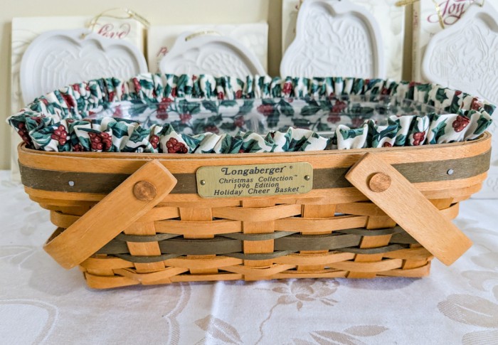 268. Longaberger Basket + (4) Cookie Molds - Image 2