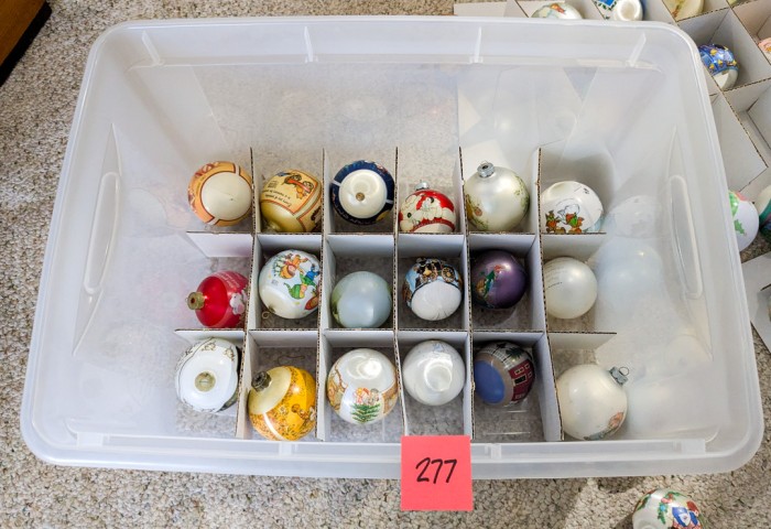 277. (40+) Hallmark Ornaments in Tote