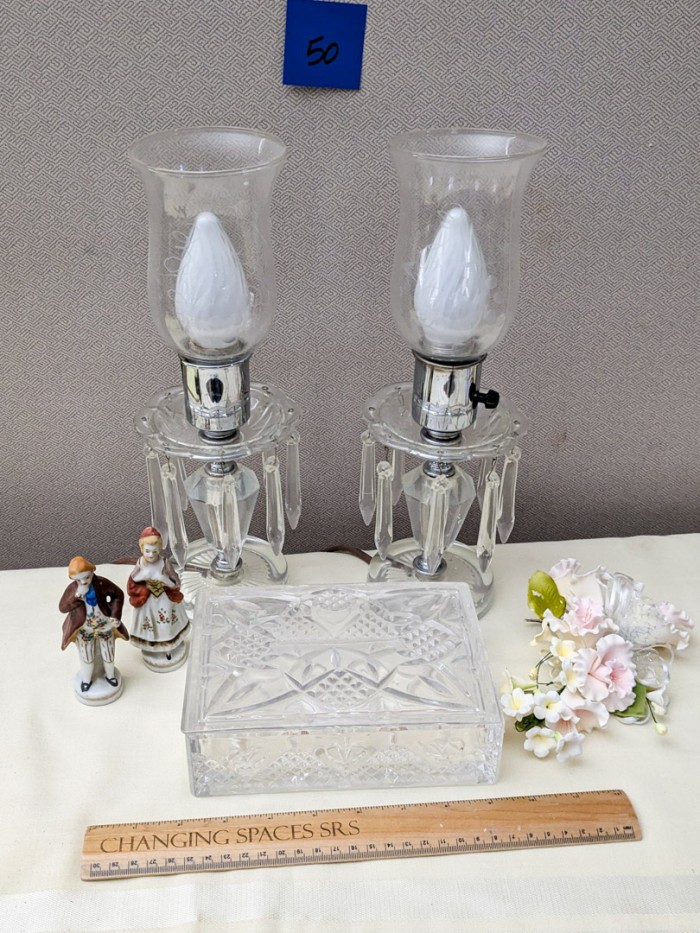 50. (2) 14" Lamps, Crystal Box, Flowers + (2) Mini Figurines - Image 5