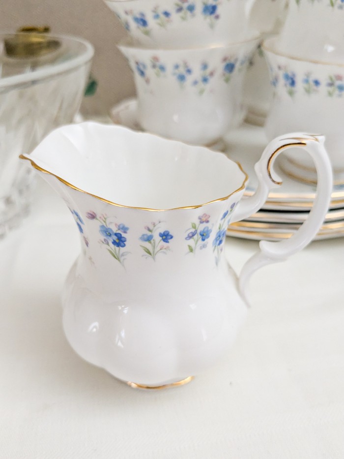 140. Serving Bowl, (12) Sm. Bowls, Oil Lamp, (5) Plates/(6) Teacups, Creamer + Sugar - Image 3