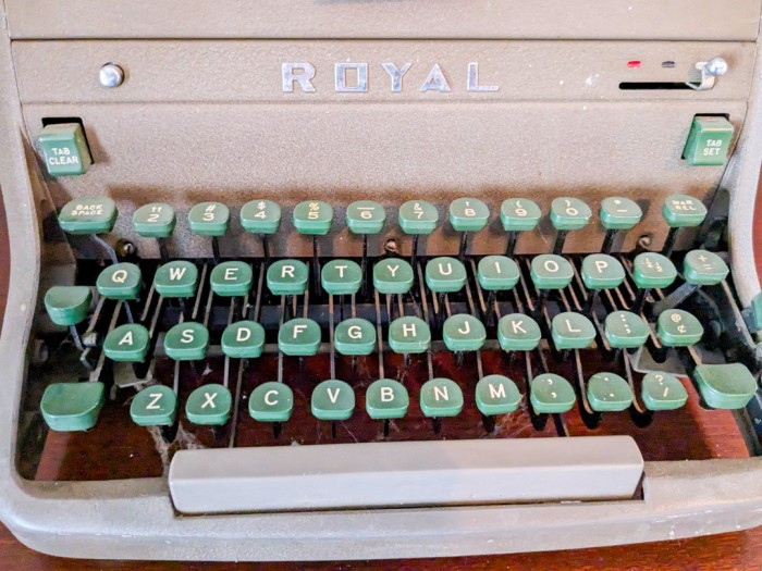 158. Vintage Royal Typewriter - Image 2