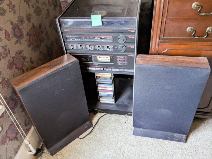 159. SR-3000 Stereo w/ (2) Speakers