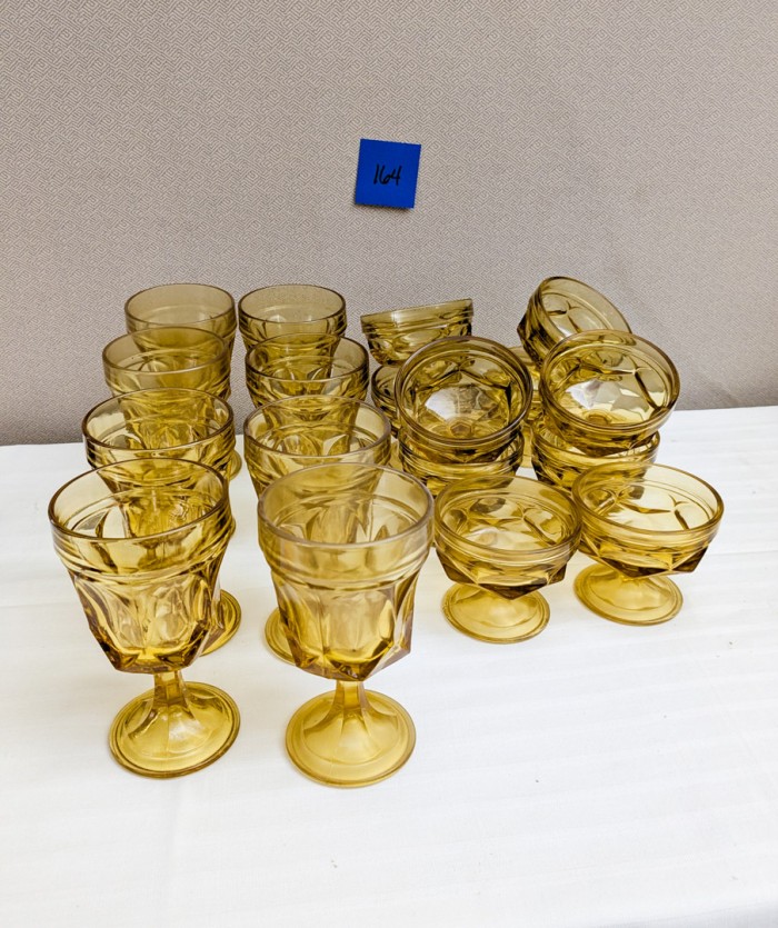 164. (8) Amber Goblets + (1) Champagnes