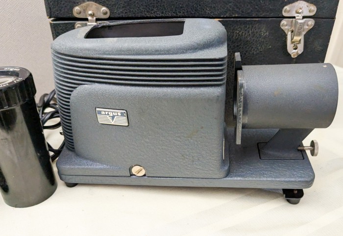 376. Vintage Argus Projector + Vintage Telephone - Image 7