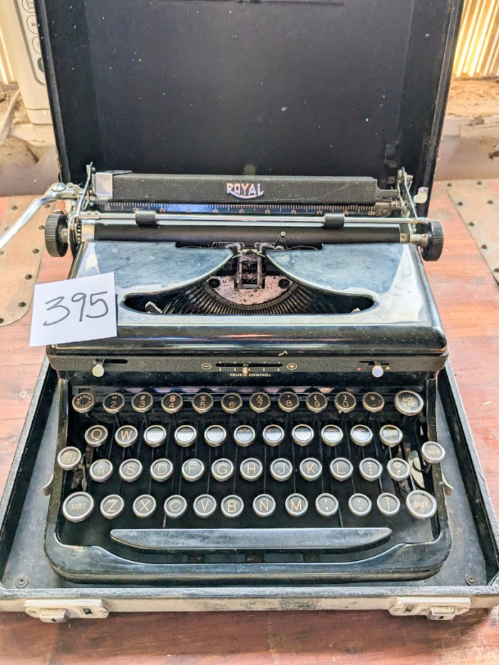 395. Vintage Royal Typewriter in Case