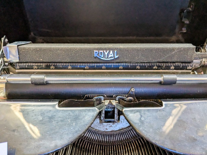 395. Vintage Royal Typewriter in Case - Image 4