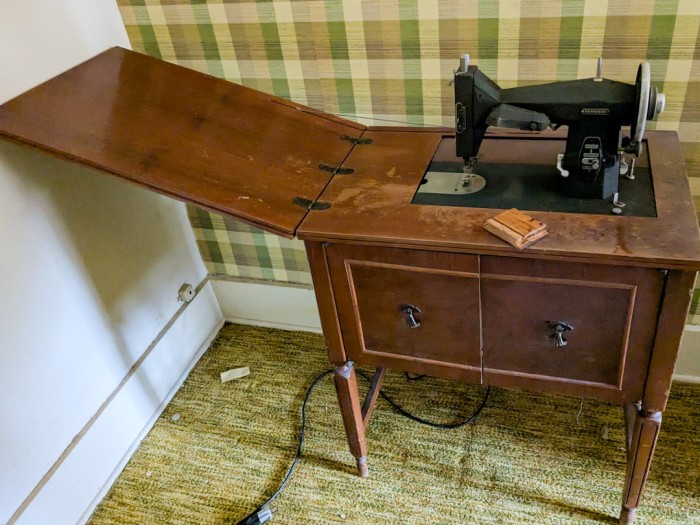 396. Sewing Machine in Table w/ Sewing Notions - Image 9