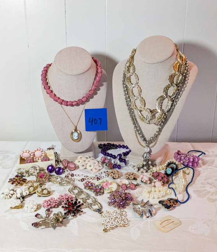 407. (8) Necklaces, (2) Bracelets, (15) Earrings, (9) Brooches + Pendant