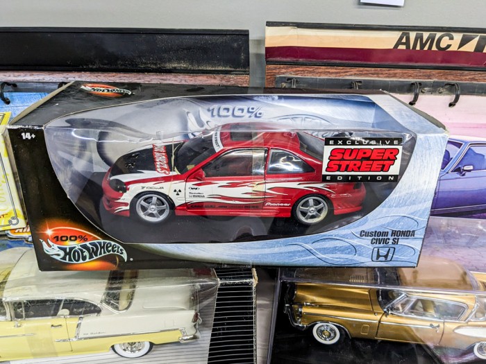 77. (5) Diecast Cars, Advertising + Magazine - Image 2