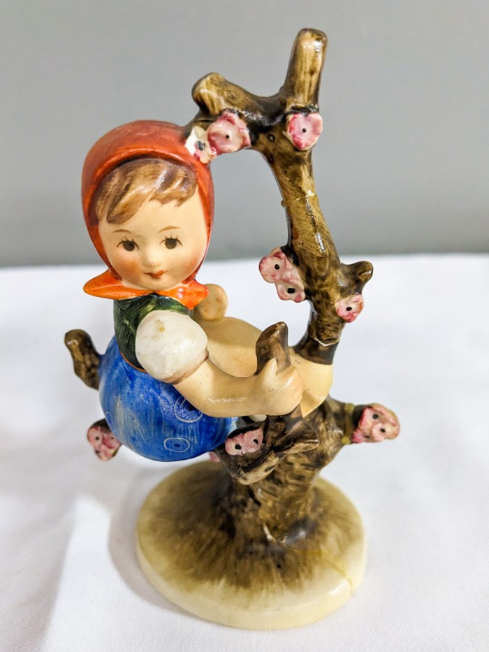 26. 5" Hummel + (2) 4.5" Hummel Figurines - Image 5