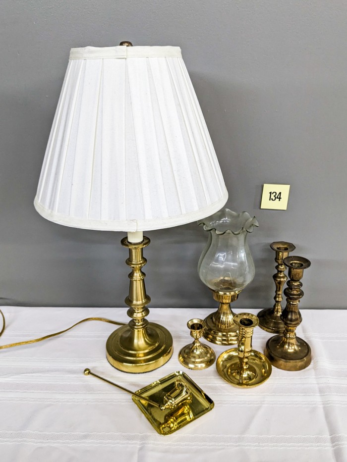 134. 21.5" Brass Lamp + (6) Brass Decor