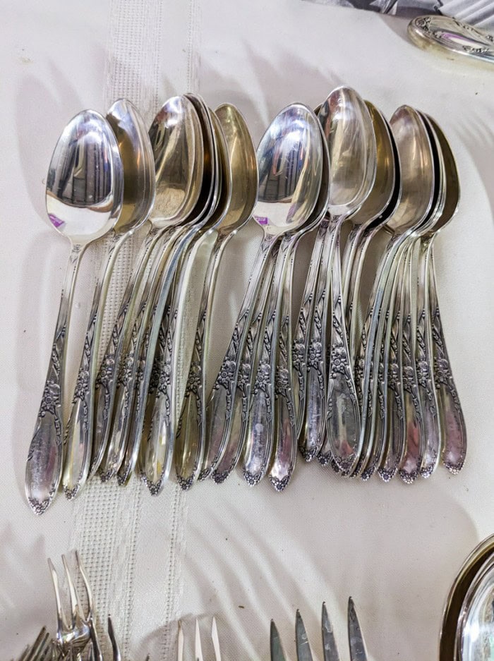 147. Oneida Sterling Flatware - (24) Teaspoons, (24) Salad Forks, (12) Dinner Knives, (12) Dinner Forks, (23) Cocktail Forks, (12) Spreaders, (9) Serving Pieces - Image 5