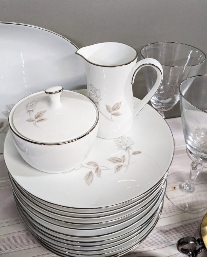 150. Noritake Rosay China - (13) Dinner Plates, (12) Salad Plates, (12) Bowls, (9) Bread Plates, (14) Teacups/(14) Saucers, (5) Serving Pcs., Creamer + Sugar, Salt + Pepper - Image 4