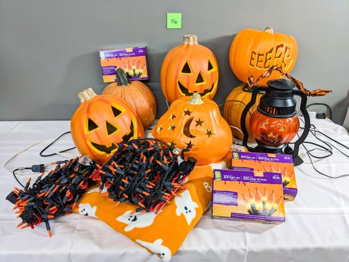 156. Halloween Lot - Light Up Pumpkins, Lights and Decor