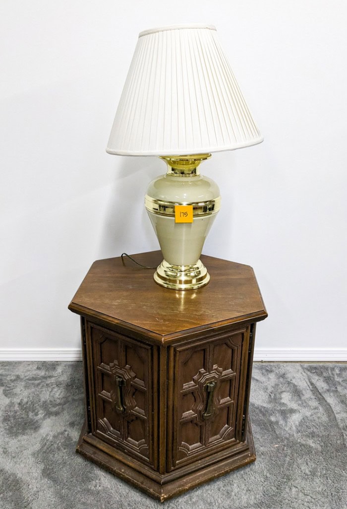 175. End Table w/ (2) 30" Lamps