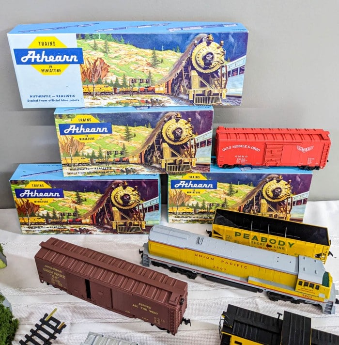 188. Trains, Tracks + Accessories - Image 3