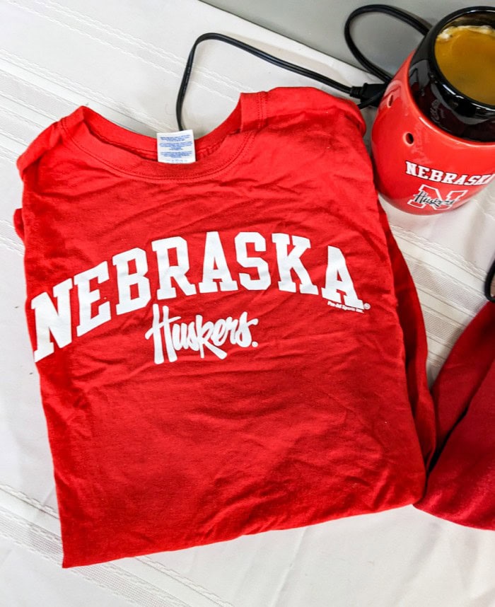 189. Vintage Husker Shirt + Sweatshirt - Size XL + Wax Melter - Image 2