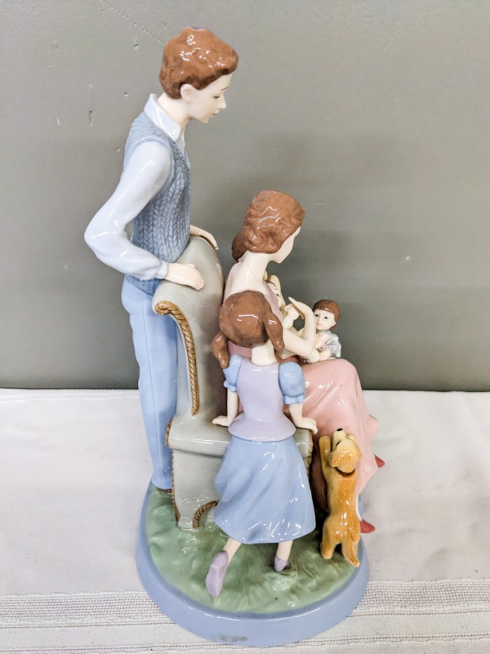 35. 10" Family Figurine - Image 3