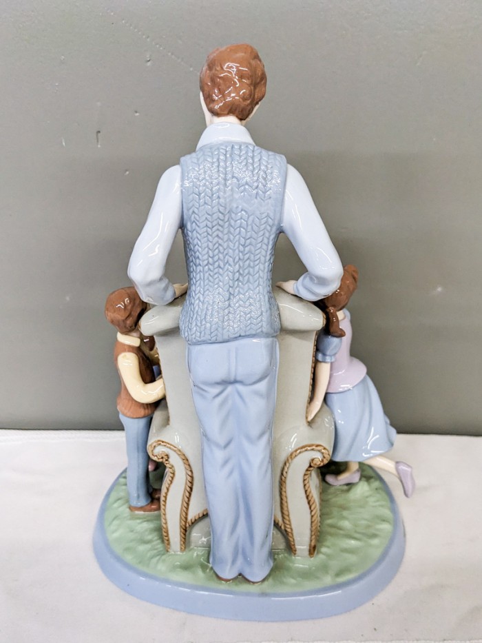 35. 10" Family Figurine - Image 4