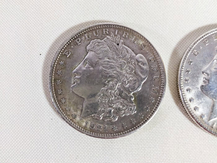 250. (2) Morgan Silver Coins (1897 + 1921) - Image 3