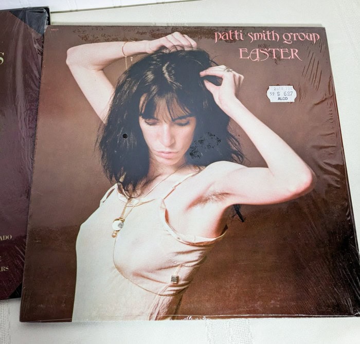 281. (6) Record Albums - Heart, Linda Ronstadt, Patti Smith - Image 6