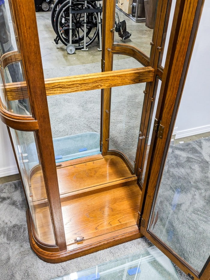 282. Lighted Curio Cabinet w/ Glass Shelves - Image 6