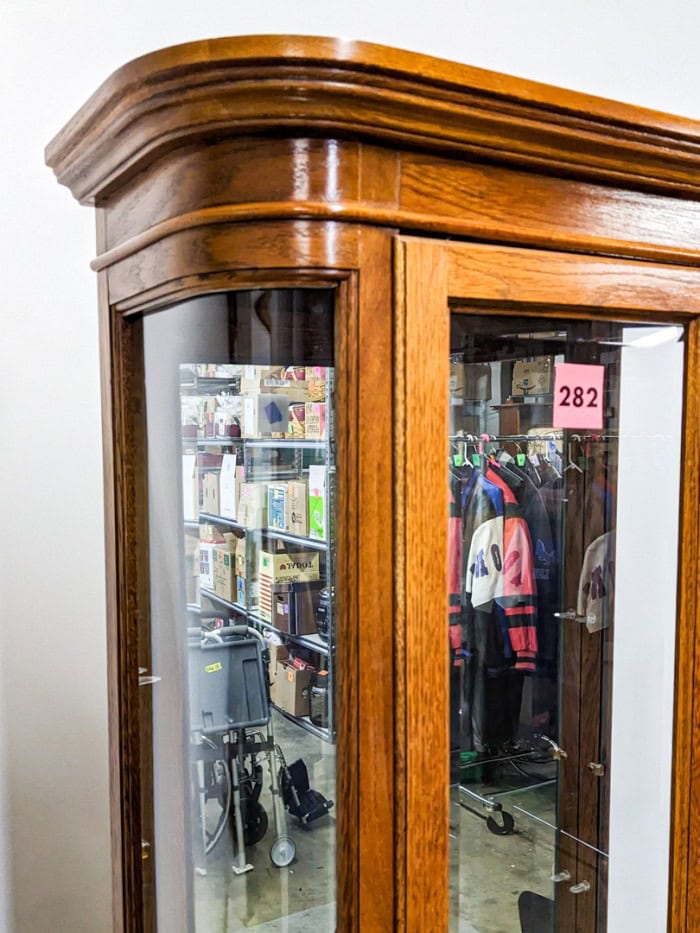 282. Lighted Curio Cabinet w/ Glass Shelves - Image 7