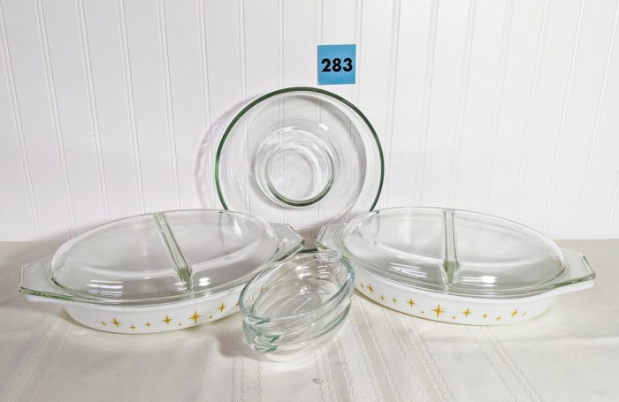 283. (2) Pyrex Covered Dishes + (3) Sm. Pyrex Dishes