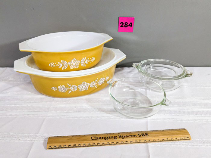 284. (2) Pyrex Casserole + Sm. Pyrex Dishes