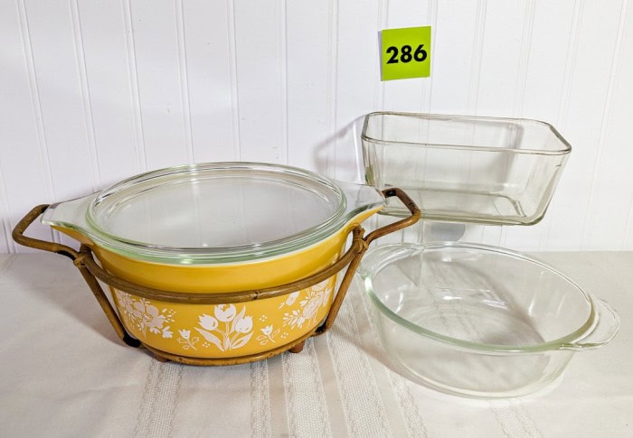 286. Pyrex Casserole Dish w/ Carrier + Loaf Pan