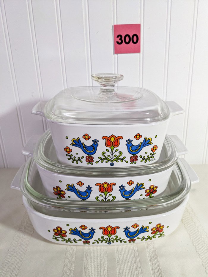 300. Verde Corningware Casserole Dishes w/ Lids