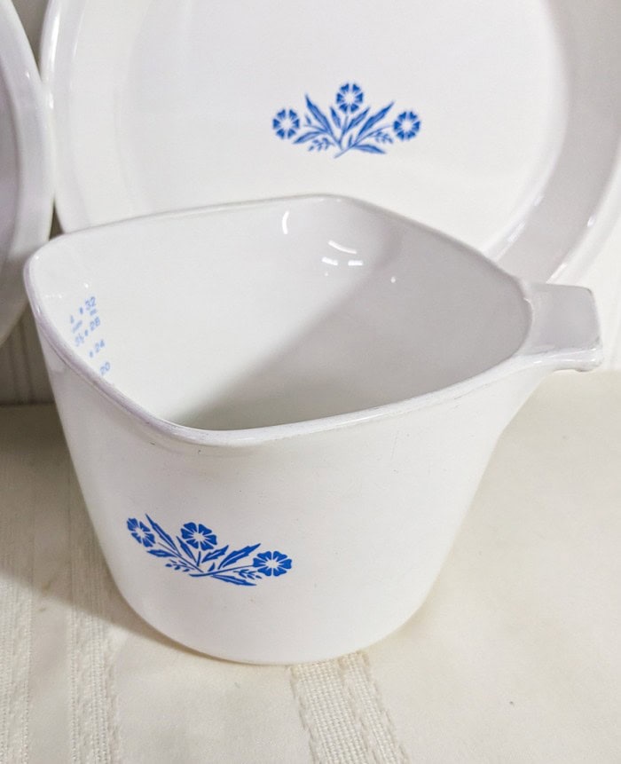 302. Corningware - (2) Pie Plates, Tea Kettle + Measuring Bowl - Image 5