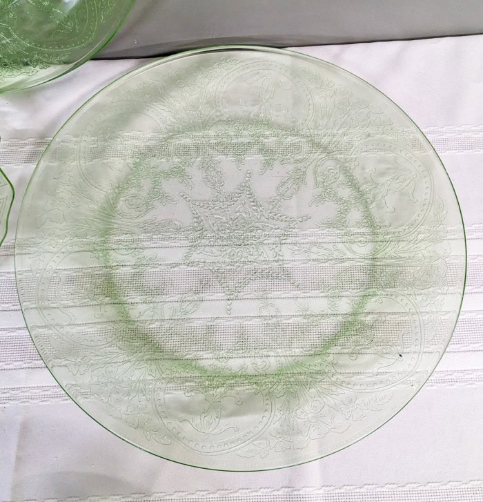 306. (4) Green Depression Glass Dishes + Hand Painted Salt and Pepper Set - Image 8