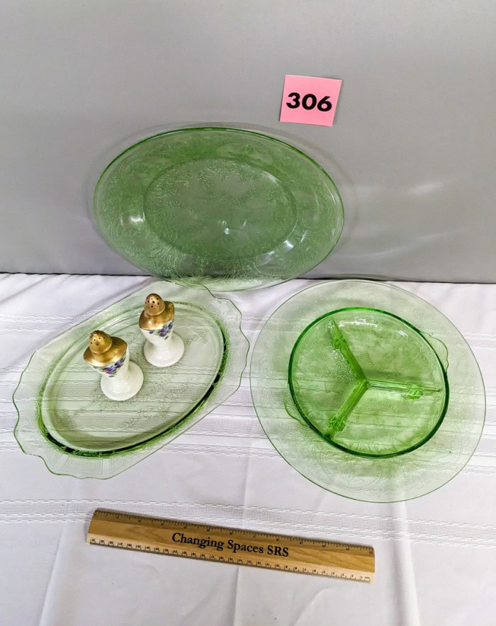 306. (4) Green Depression Glass Dishes + Hand Painted Salt and Pepper Set - Image 9