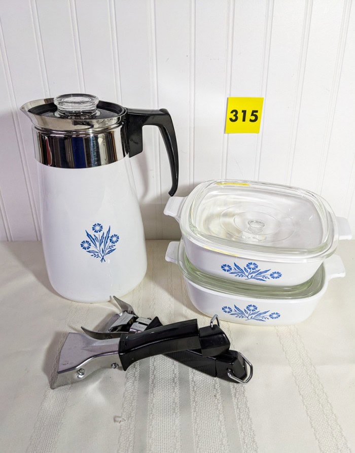 315. Corningware Coffee Pot, (2) Sm. Covered Dishes + Handle