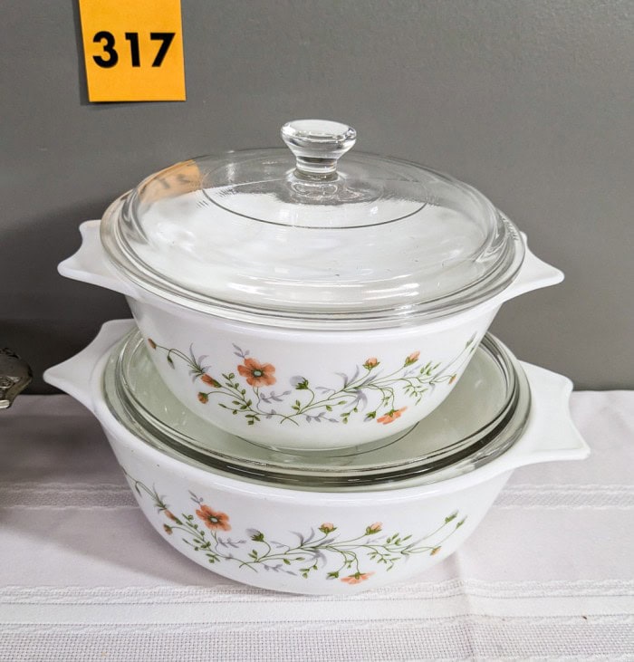 317. (2) Corningware Dishes + Pyrex Dish w/ Carrier - Image 3