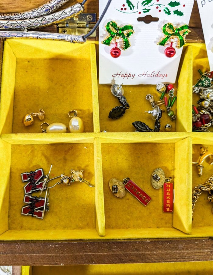 224. Jewelry Box, (8) Necklaces, (9) Bracelets, Earrings, Pin, (1) Fashion Rings - Image 10