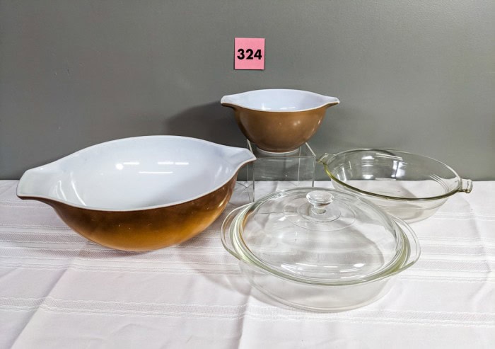 324. (2) Pyrex Brown Bowls, Clear Pyrex Bowls