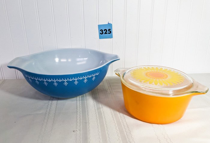 325. Pyrex Blue Bowl and Sunflower Pyrex Bowl w/ Lid